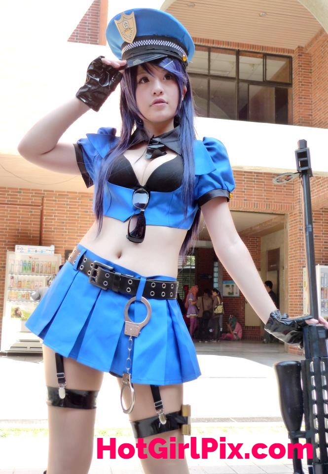 MISA in Caitlyn (League of Legends) cosplay