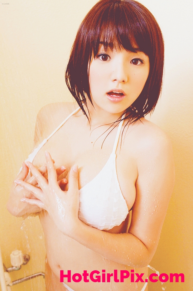 Ai Shinozaki - Hot Japanese gravure idol and singer
