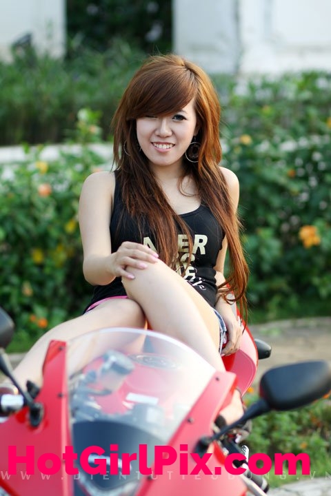 Mai Tho with motobikes