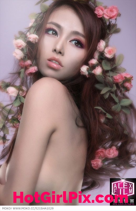 Li Sha Sha so hot with white roses