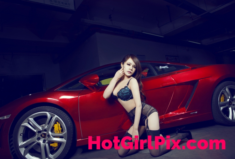 Hot Chinese girls and Red Lamborghini Gallardo
