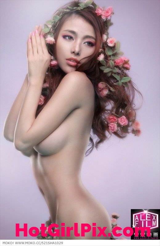 Li Sha Sha so hot with white roses