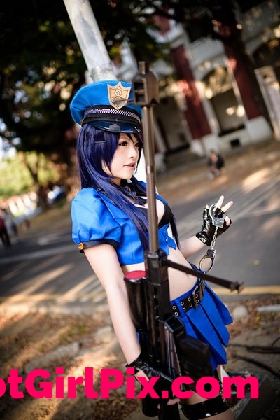 MISA in Caitlyn (League of Legends) cosplay