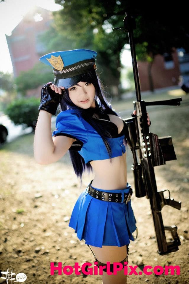 MISA in Caitlyn (League of Legends) cosplay