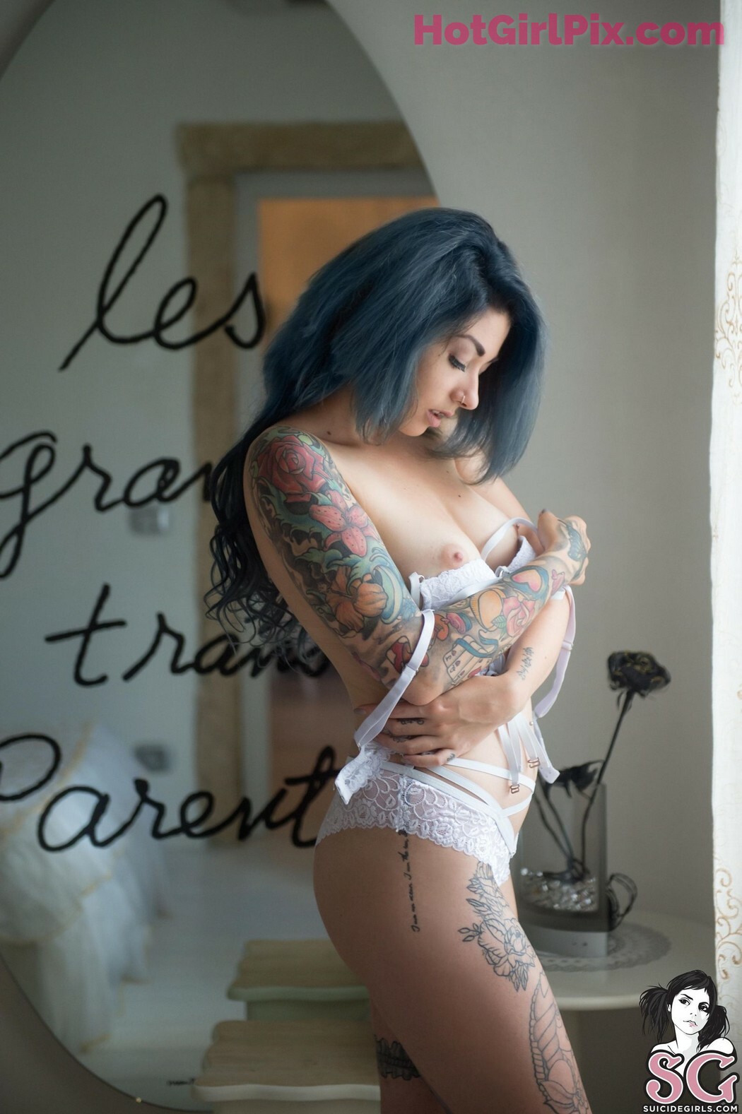 [Suicide Girls] Alerose - Mirror of Erised