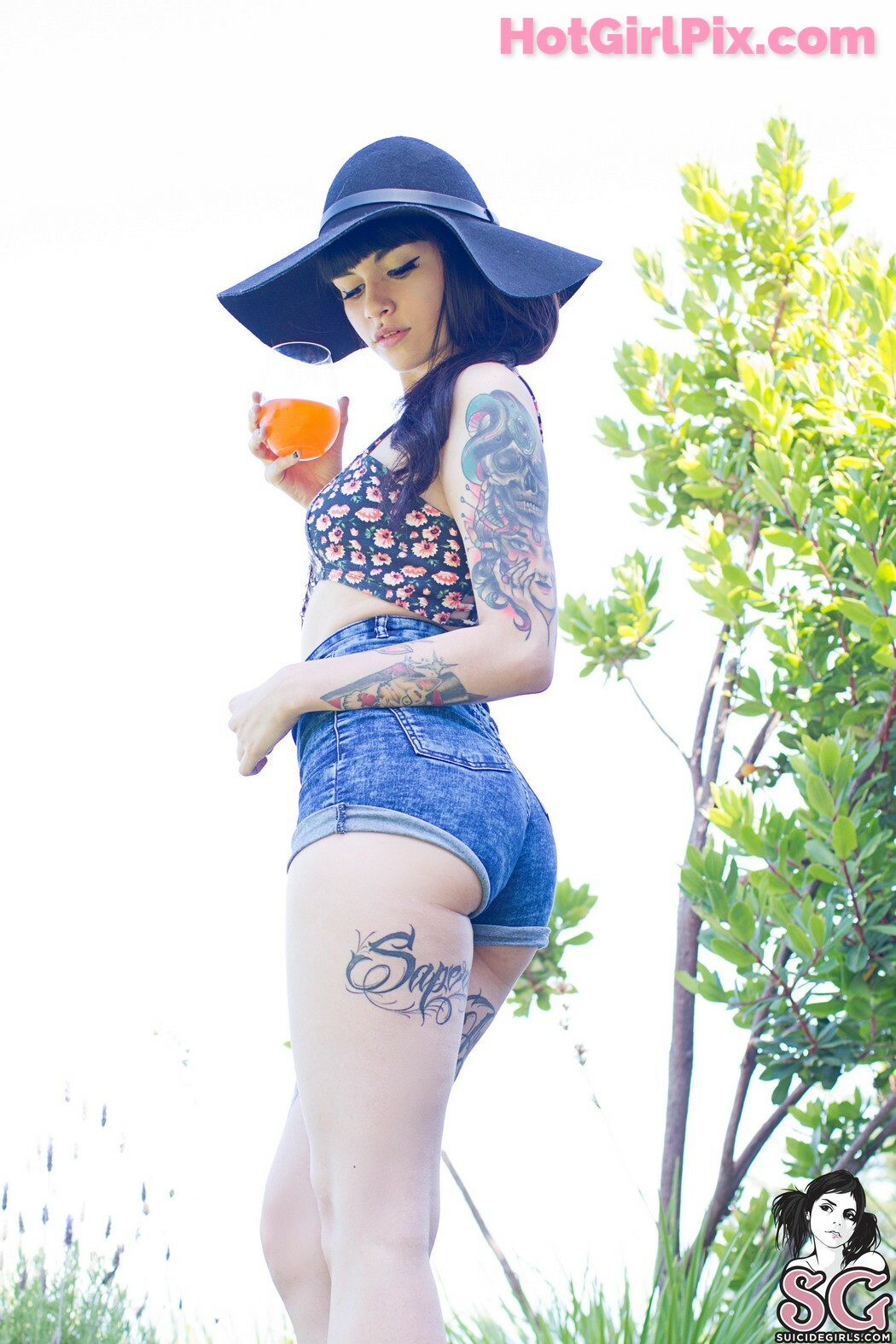 [Suicide Girls] Almendra - Over the Garden Wall