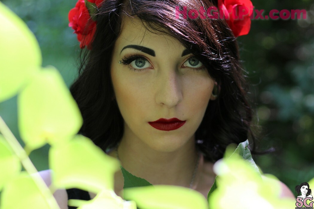 [Suicide Girls] Alwayshigh Harmonia - Red Queen