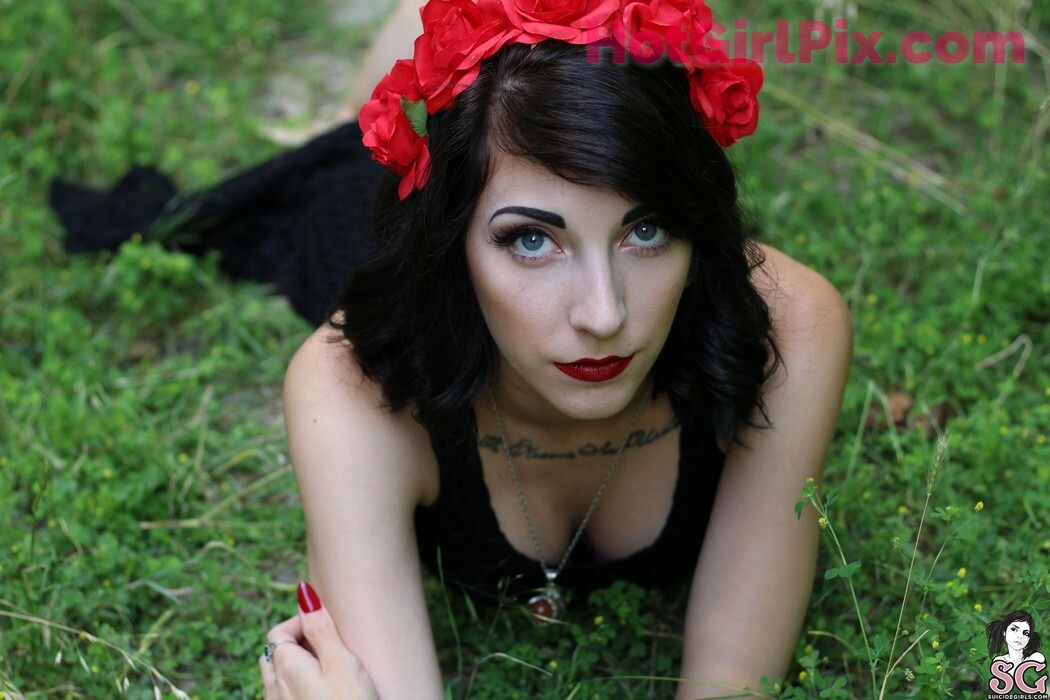 [Suicide Girls] Alwayshigh Harmonia - Red Queen