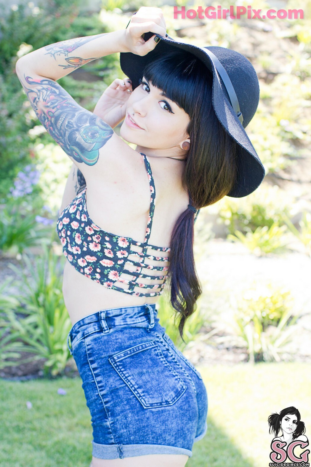 [Suicide Girls] Almendra - Over the Garden Wall