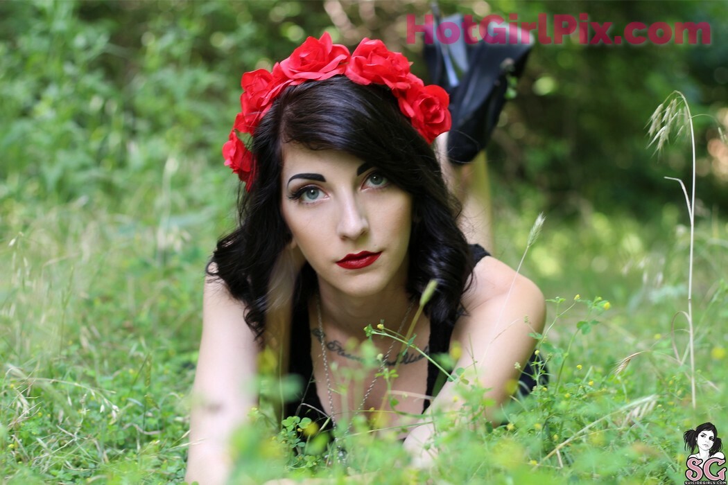 [Suicide Girls] Alwayshigh Harmonia - Red Queen