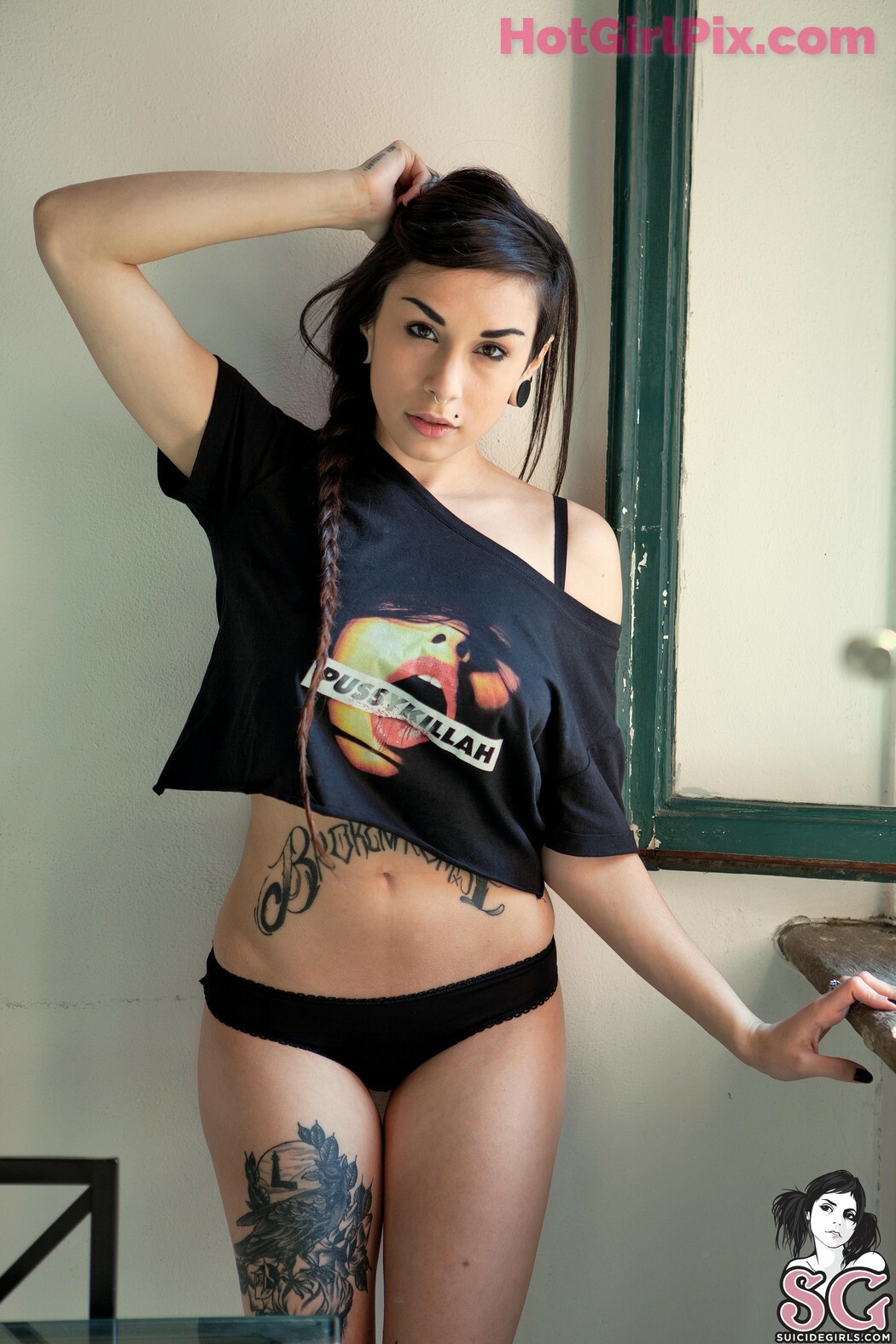 [Suicide Girls] Slim - Inside the cage