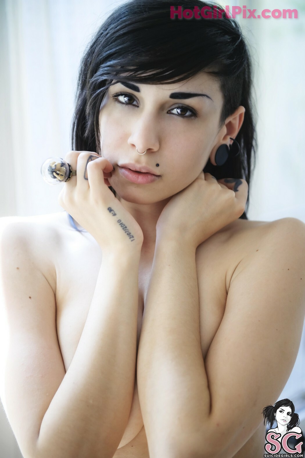 [Suicide Girls] Slim - A promise to make