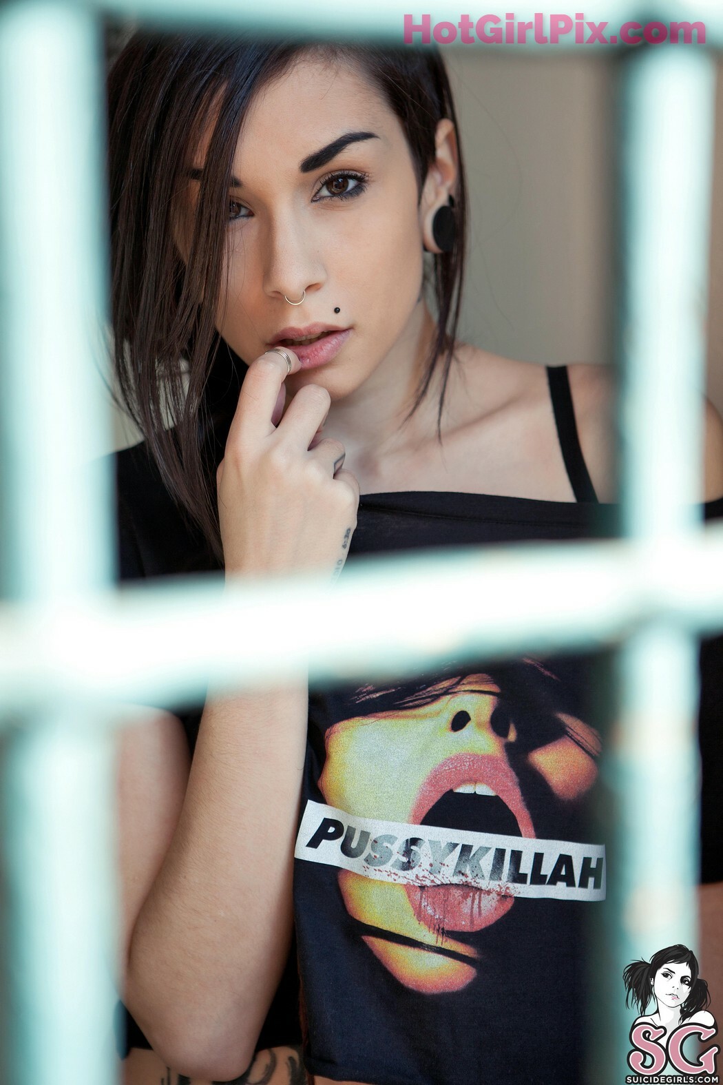 [Suicide Girls] Slim - Inside the cage