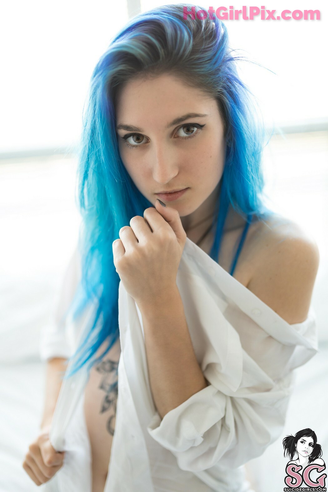 [Suicide Girls] Anouk - A Storm Inside