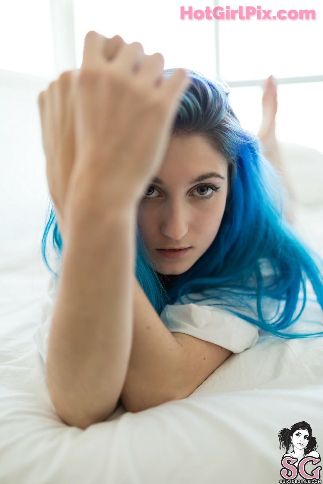 [Suicide Girls] Anouk - A Storm Inside