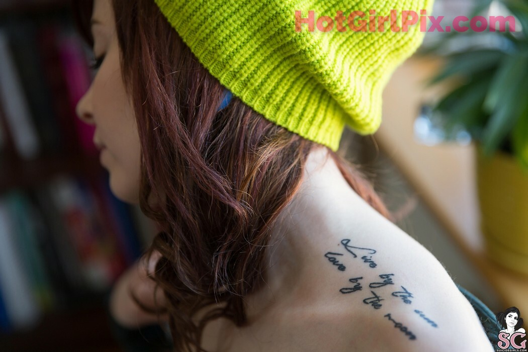 [Suicide Girls] Arriane - Knit Green Cap