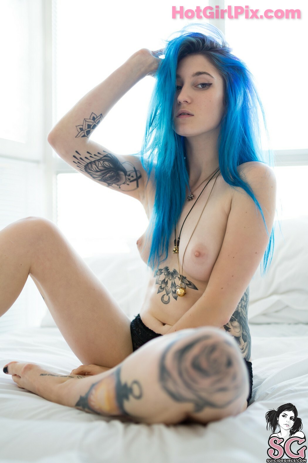 [Suicide Girls] Anouk - A Storm Inside