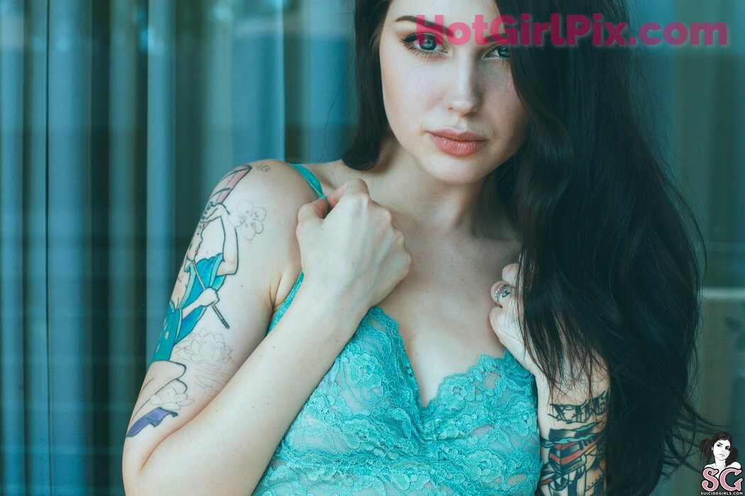 [Suicide Girls] Arwen - Dame Tu Alma