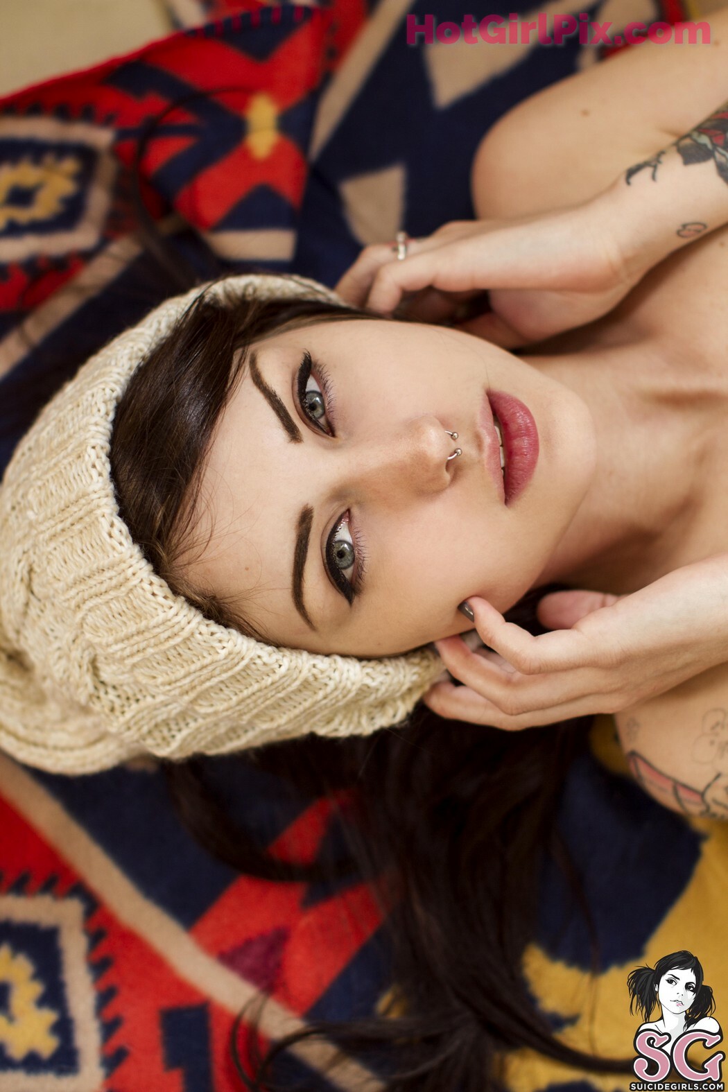 [Suicide Girls] Arwen - Wrapped in Sun