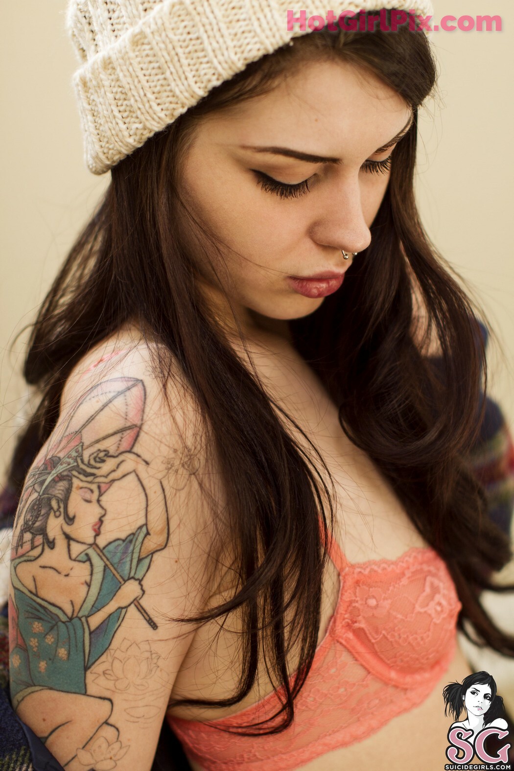 [Suicide Girls] Arwen - Wrapped in Sun