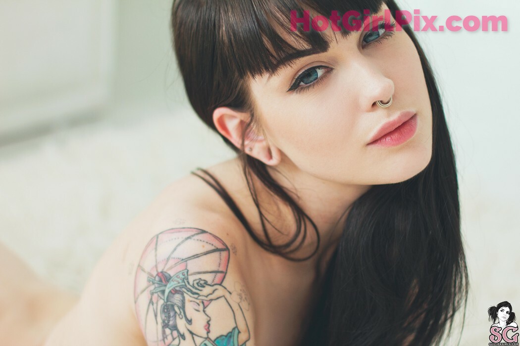 [Suicide Girls] Arwen - Unwind