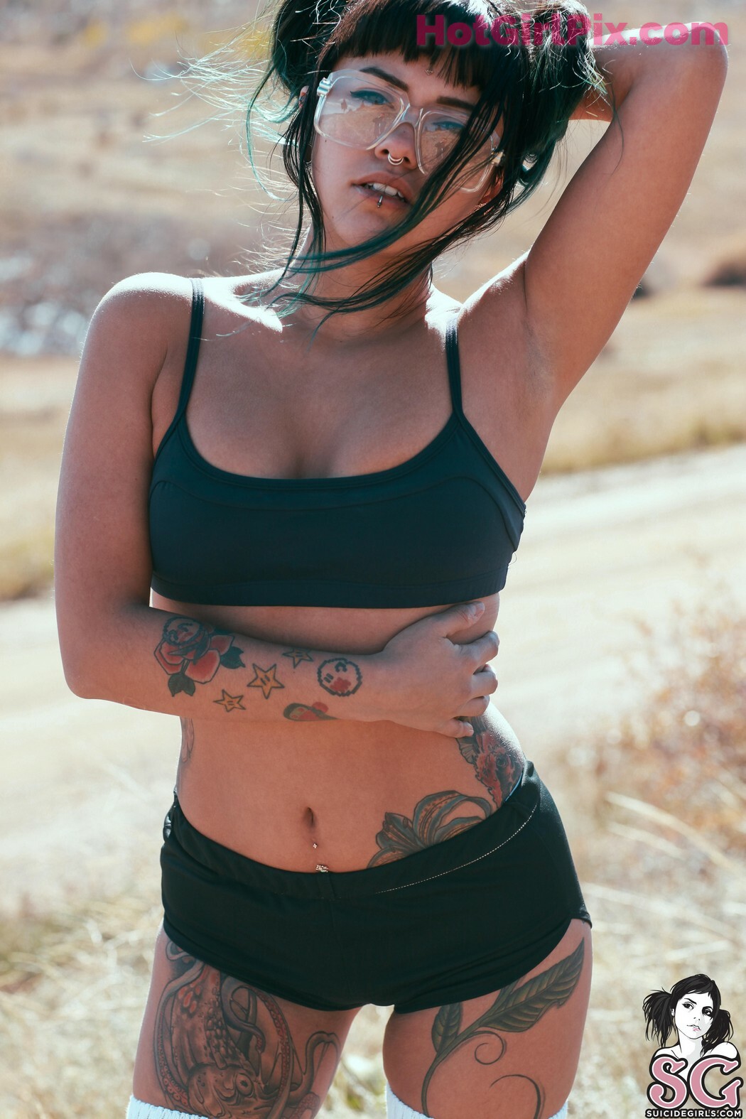 [Suicide Girls] Bixton - Happy Little Trees