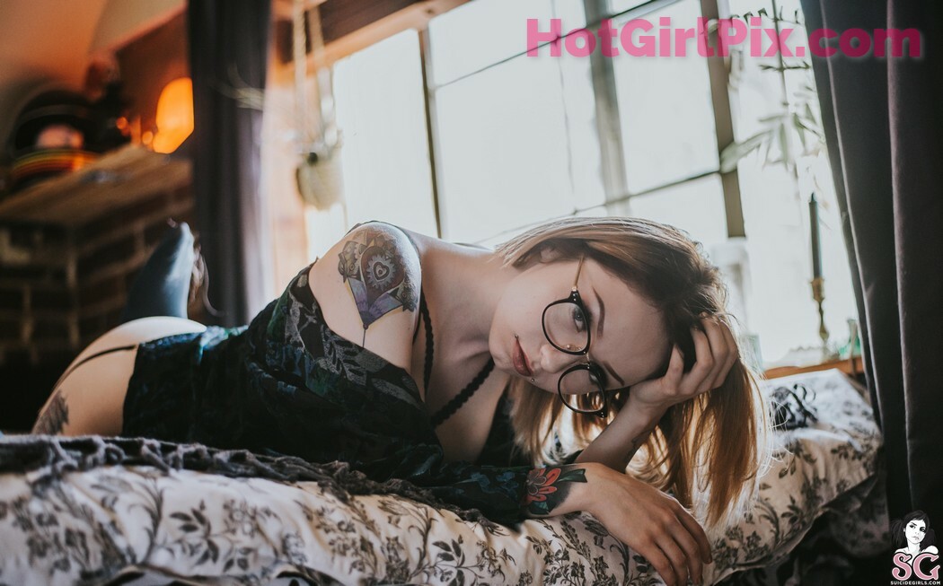 [Suicide Girls] Bae - Hello Euphoria