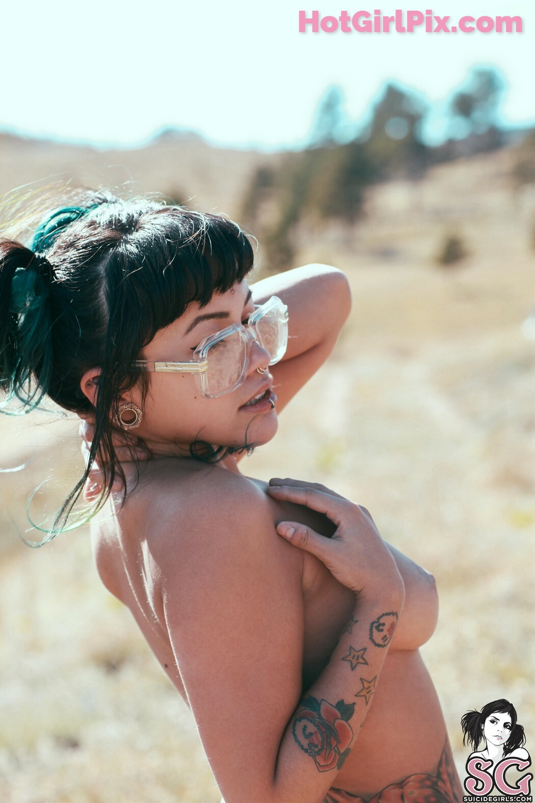 [Suicide Girls] Bixton - Happy Little Trees