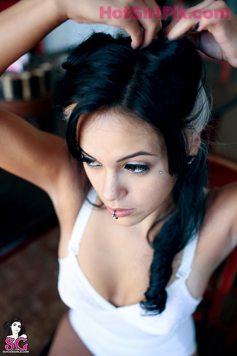 [Suicide Girls] Bixton - Broken Puppet