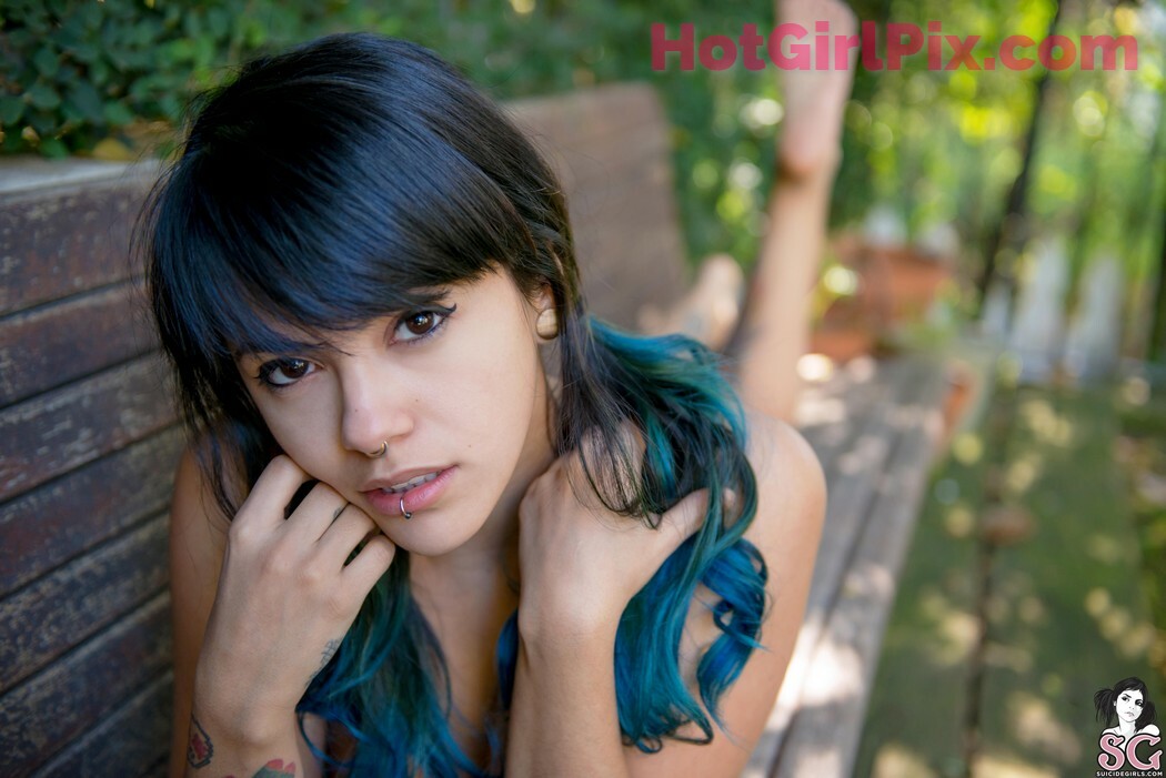 [Suicide Girls] Bixton - Meet me at the park