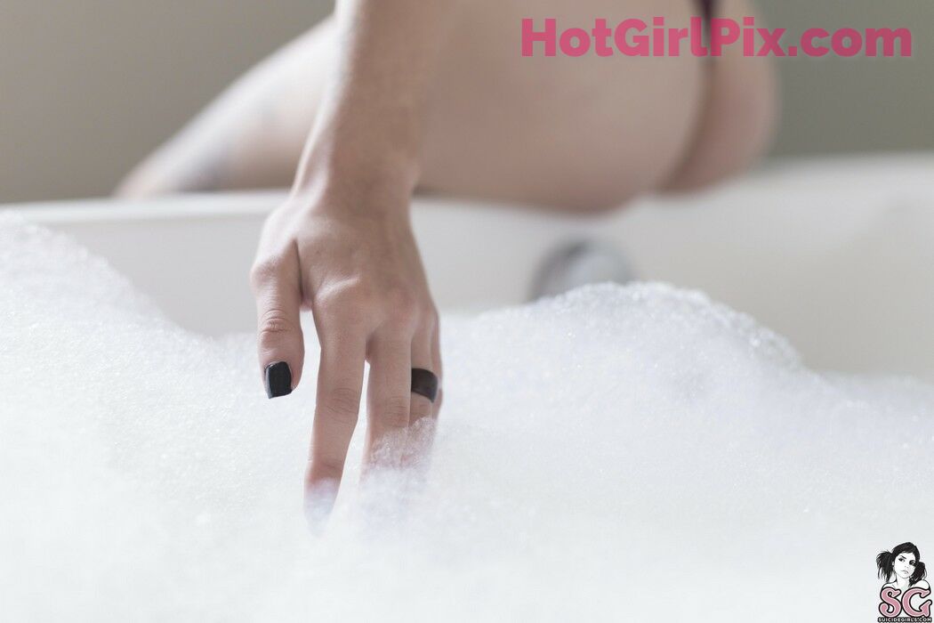 [Suicide Girls] Brighid - Bubble Bath
