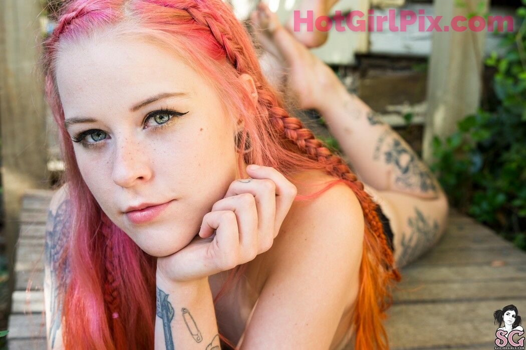 [Suicide Girls] Budfairy - Sunbake