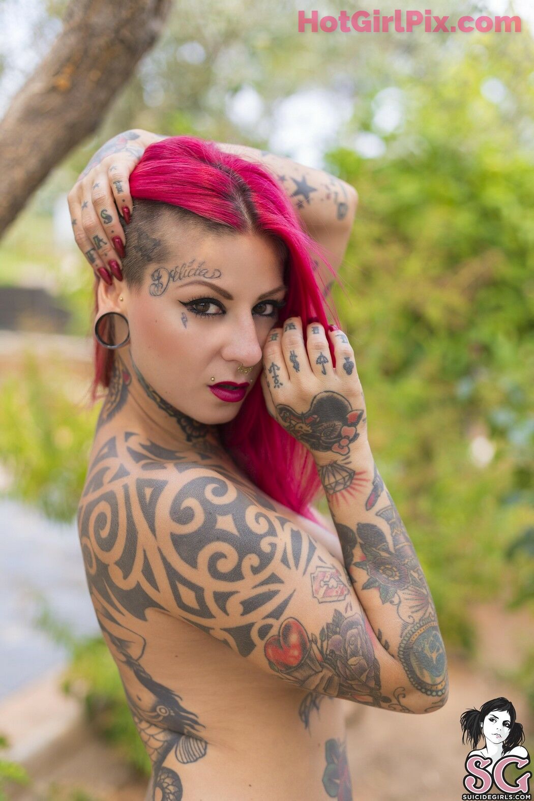 [Suicide Girls] Boo - Red Thorns