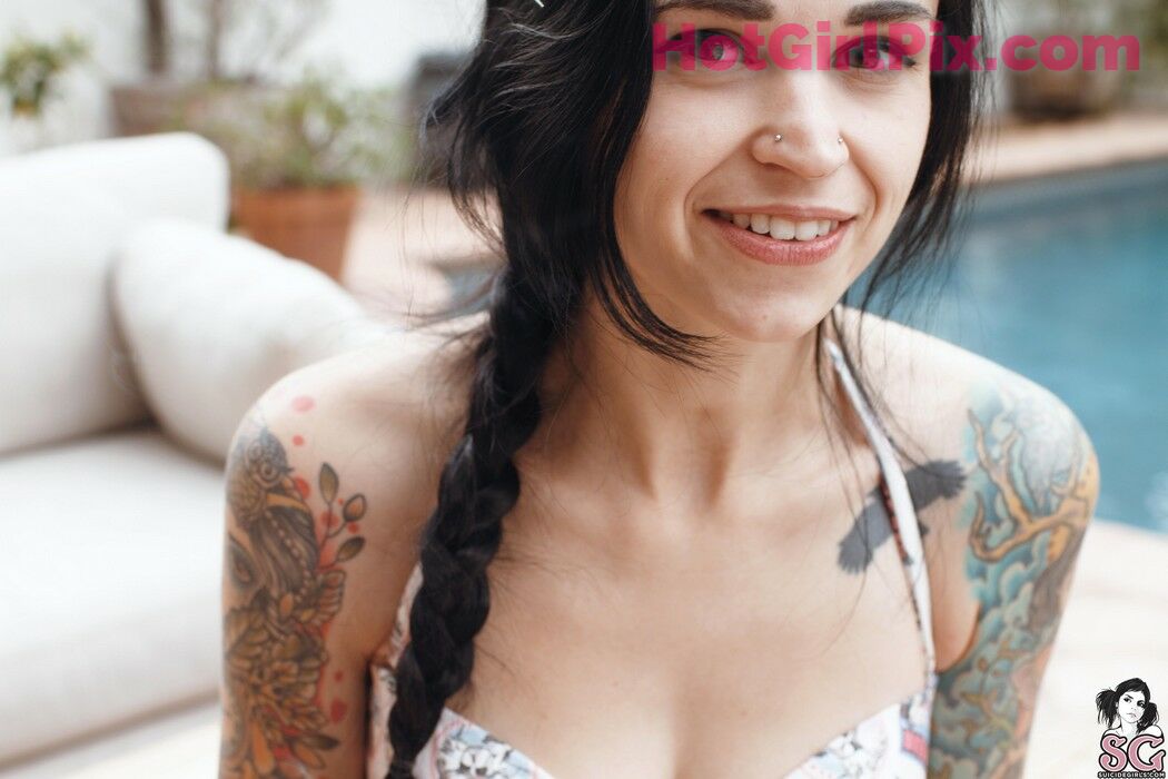 [Suicide Girls] Bully - Tropical