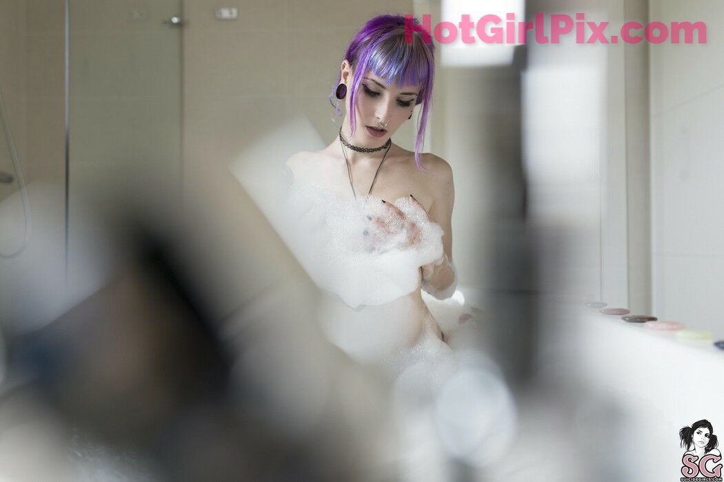 [Suicide Girls] Brighid - Bubble Bath