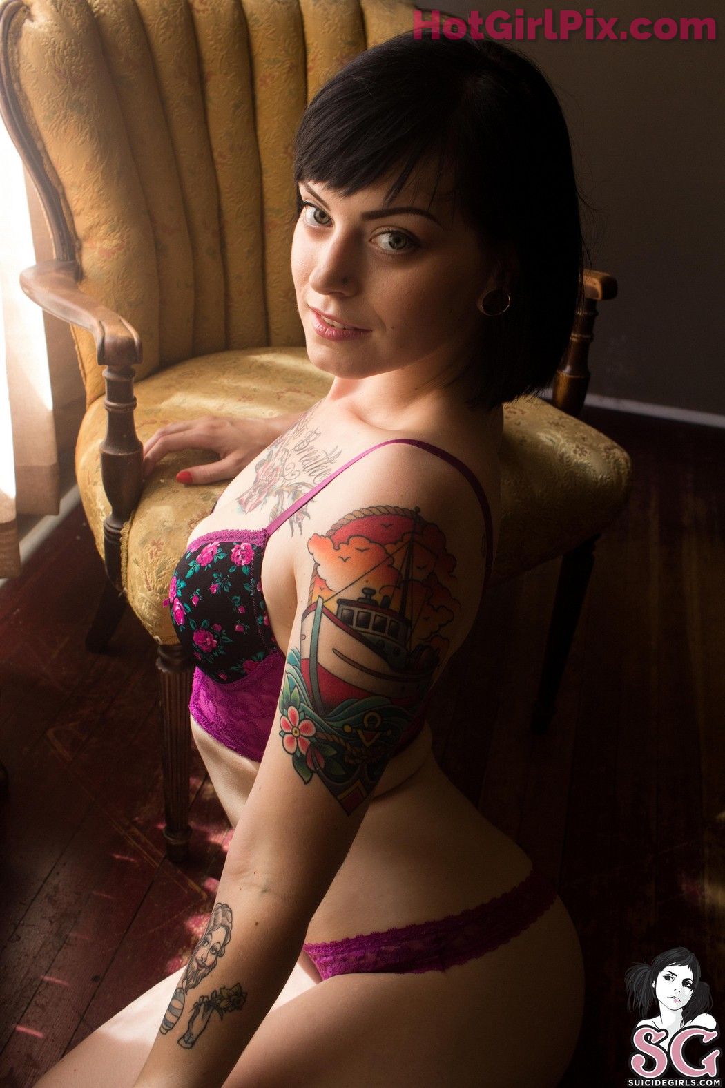 [Suicide Girls] Ceres - Not the Sun