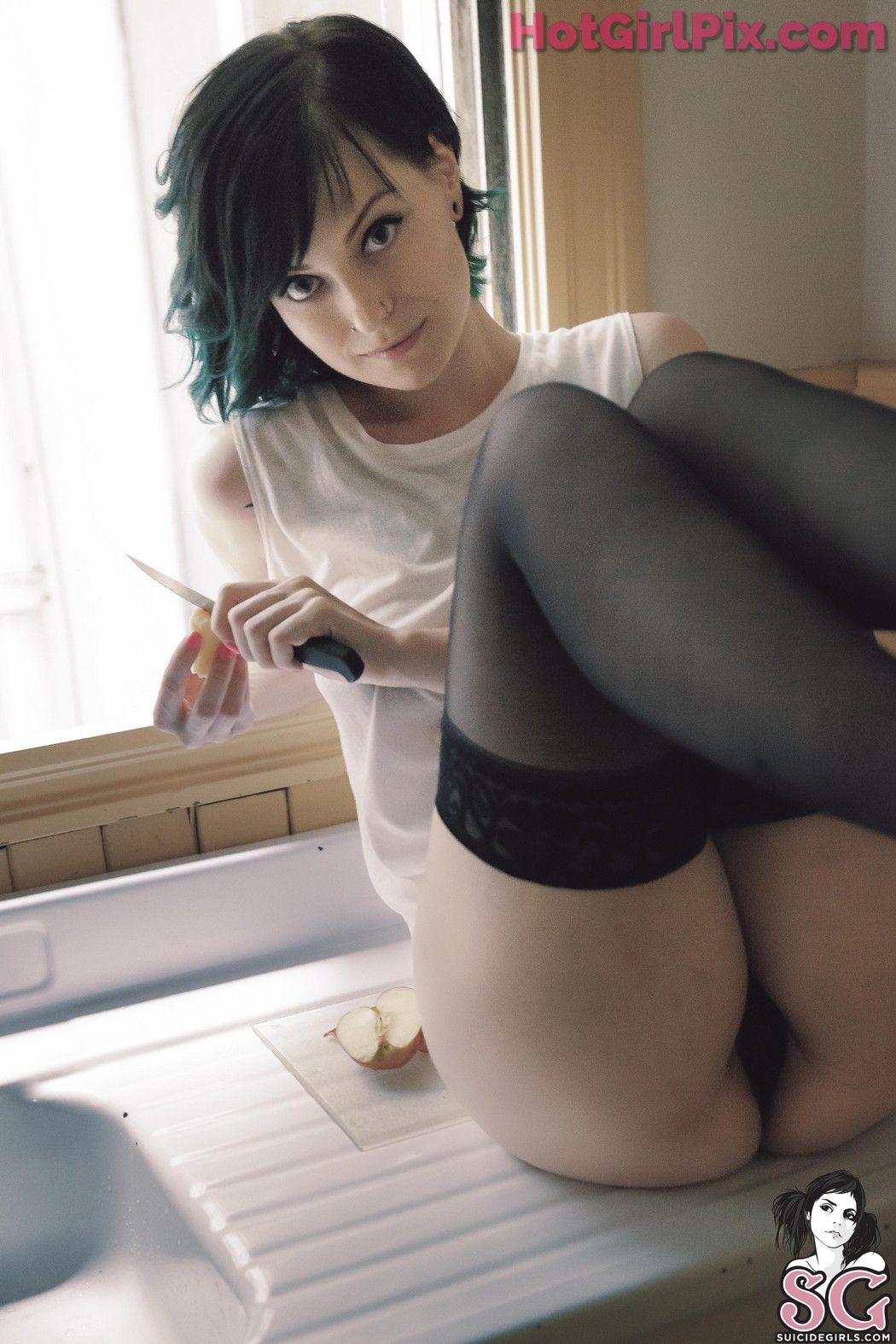 [Suicide Girls] Ceres - Twilight Snack