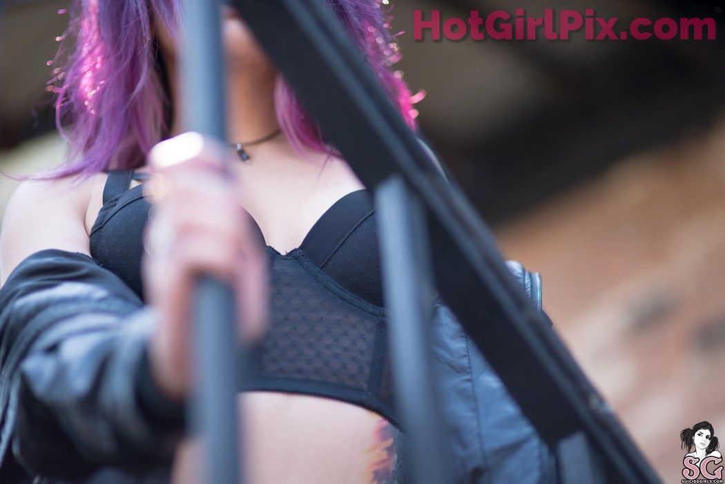 [Suicide Girls] Circa - Lets Kick It