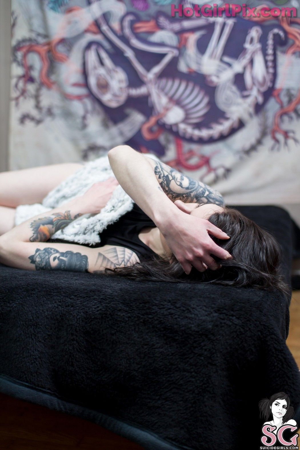 [Suicide Girls] Clem - Lost in Wonderland