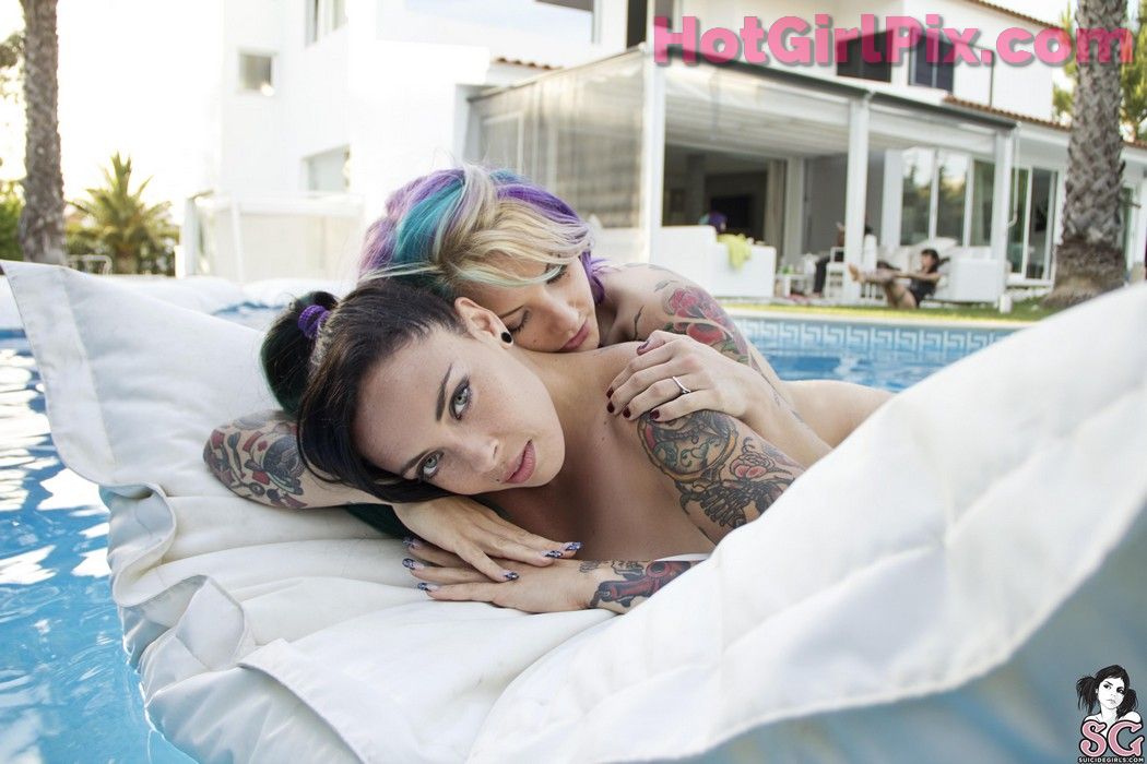 [Suicide Girls] Circa & Eden - Water Pillows