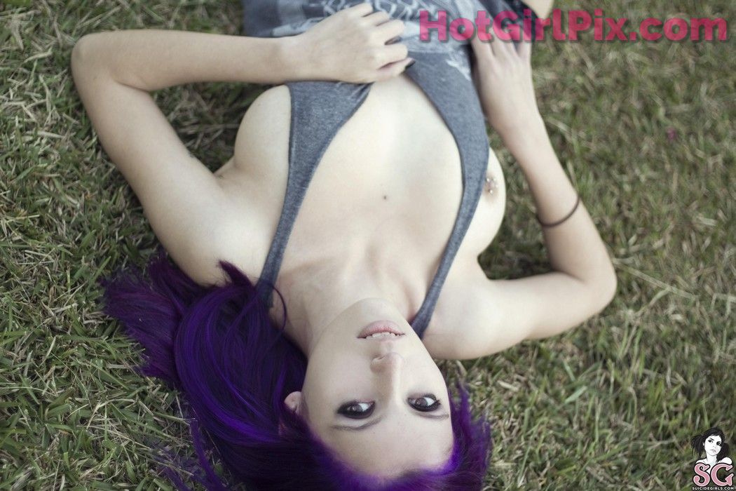 [Suicide Girls] Coralinne - Purple Garden