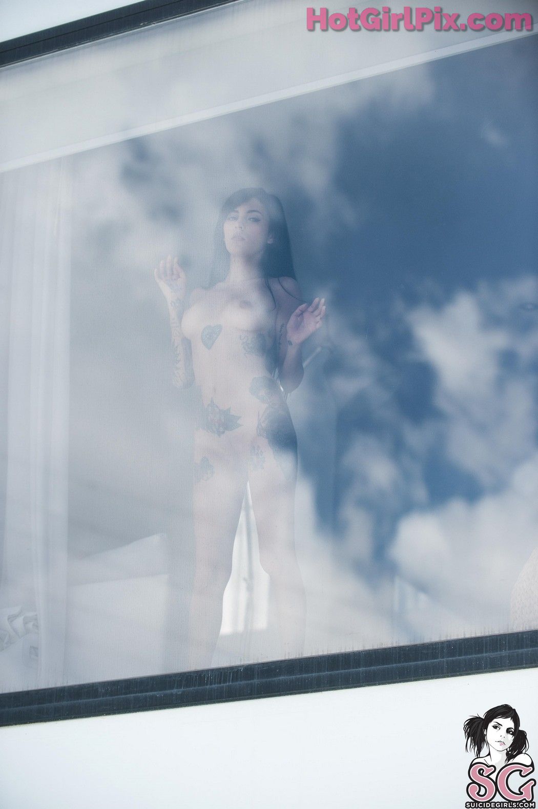 [Suicide Girls] Coralinne - Through the glass