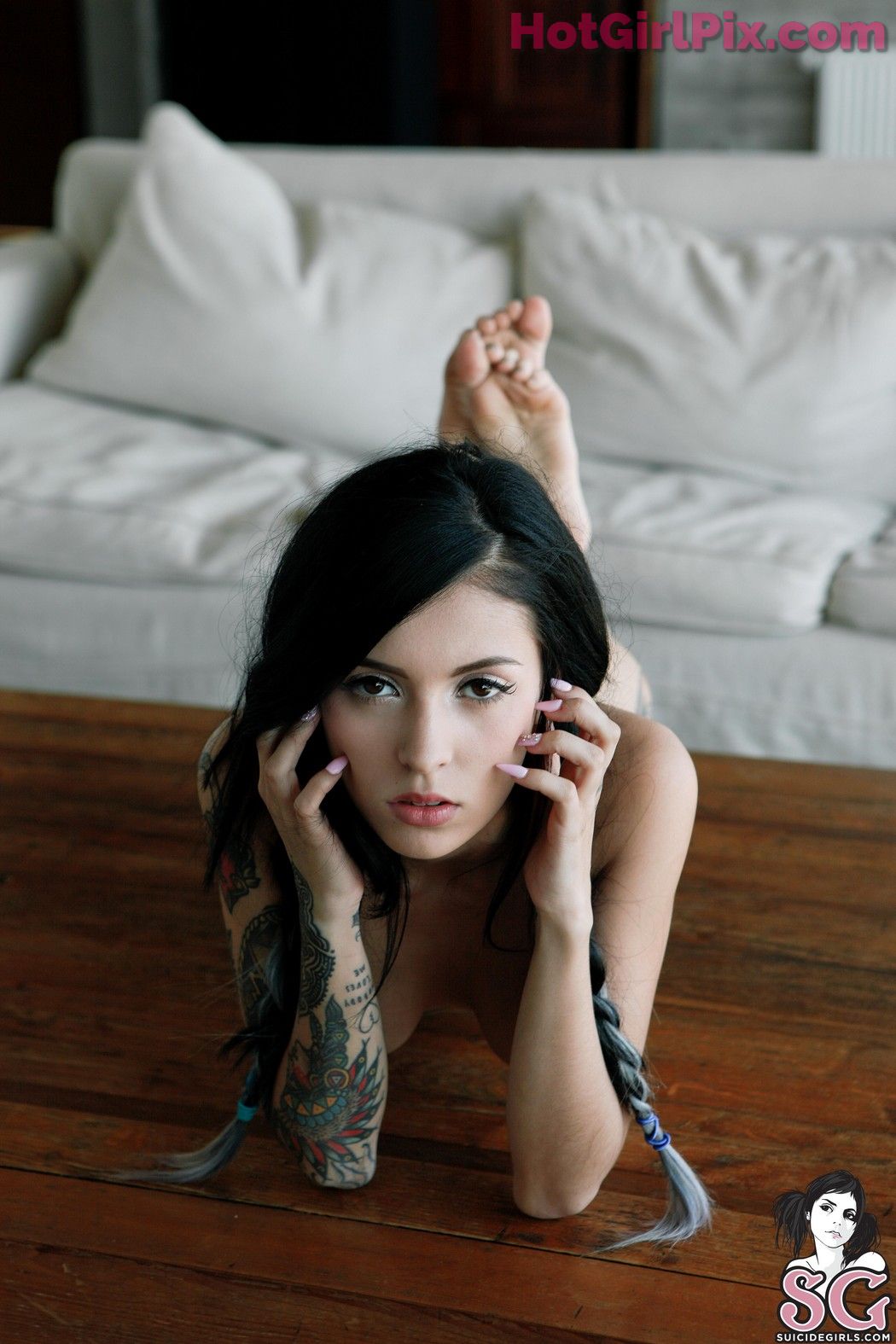 [Suicide Girls] Coralinne - Crash Into Me