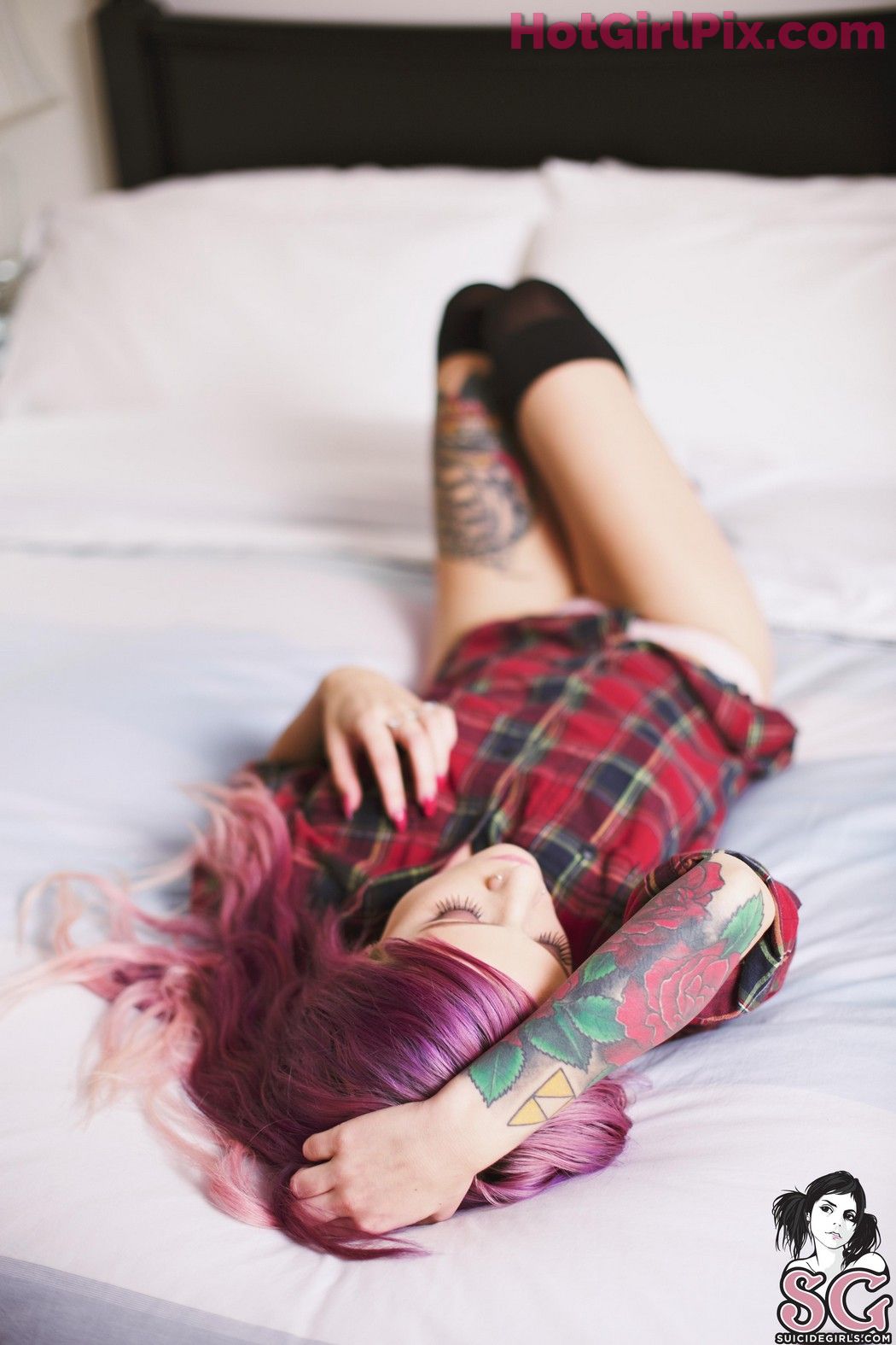 [Suicide Girls] Delacour - Purple