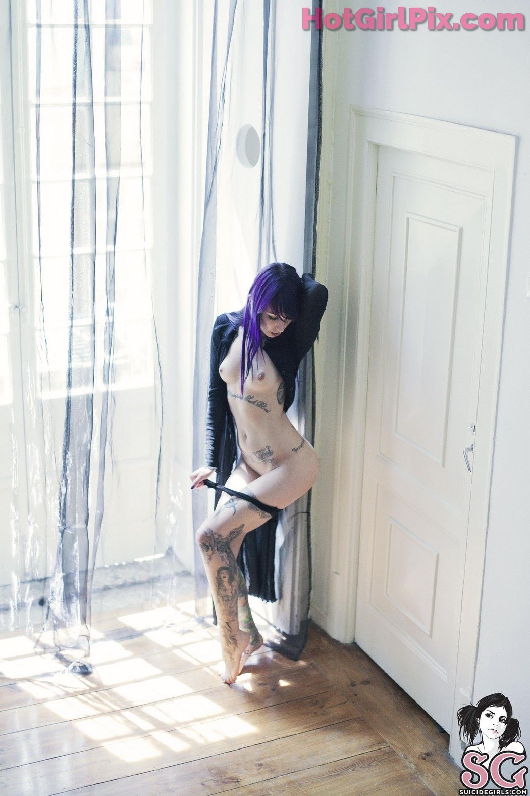 [Suicide Girls] Discordia - Black Number One