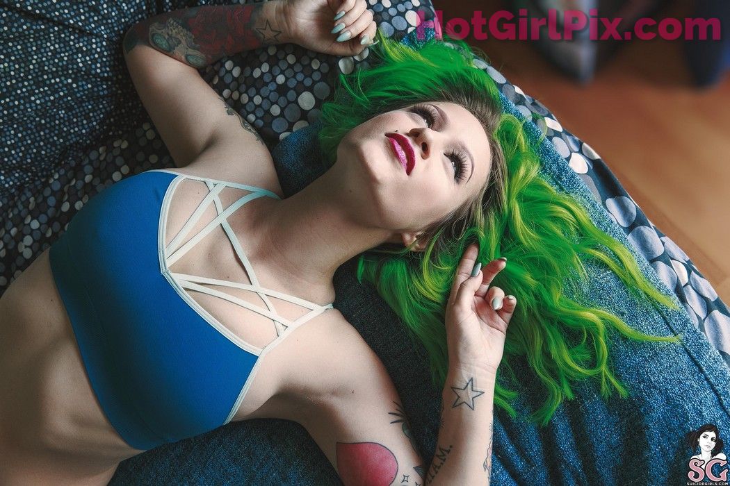 [Suicide Girls] Delacour - The Green Room