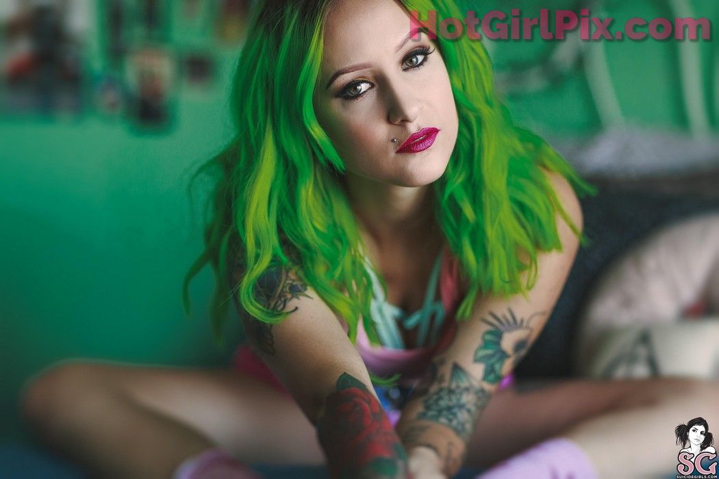 [Suicide Girls] Delacour - The Green Room