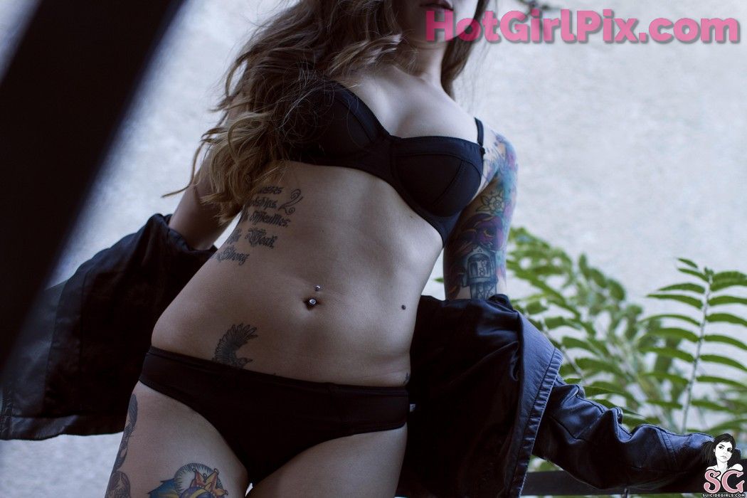 [Suicide Girls] Dimples - In Leather