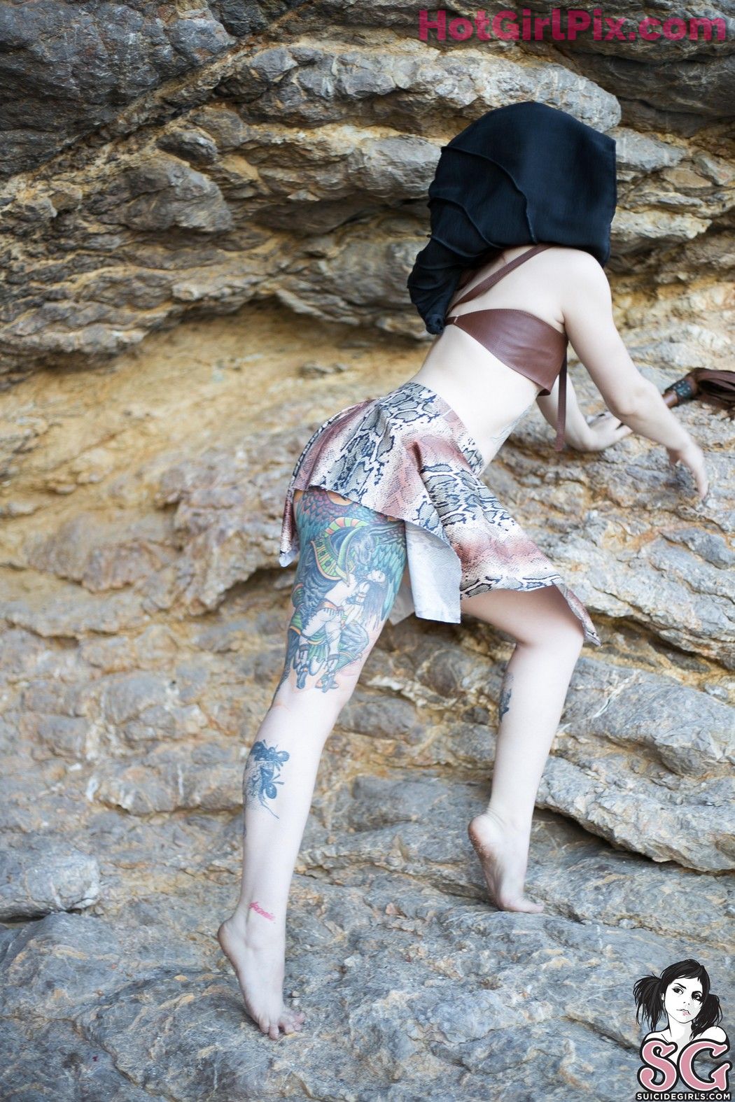 [Suicide Girls] Frenia - SEA CAVE