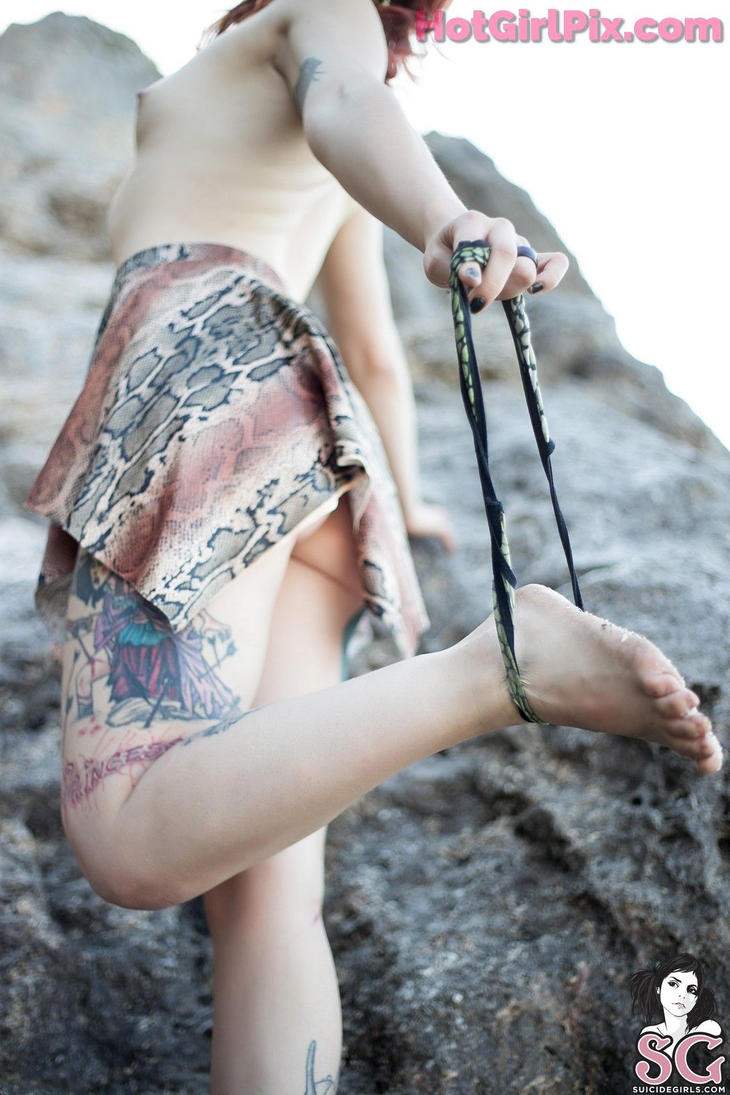 [Suicide Girls] Frenia - SEA CAVE